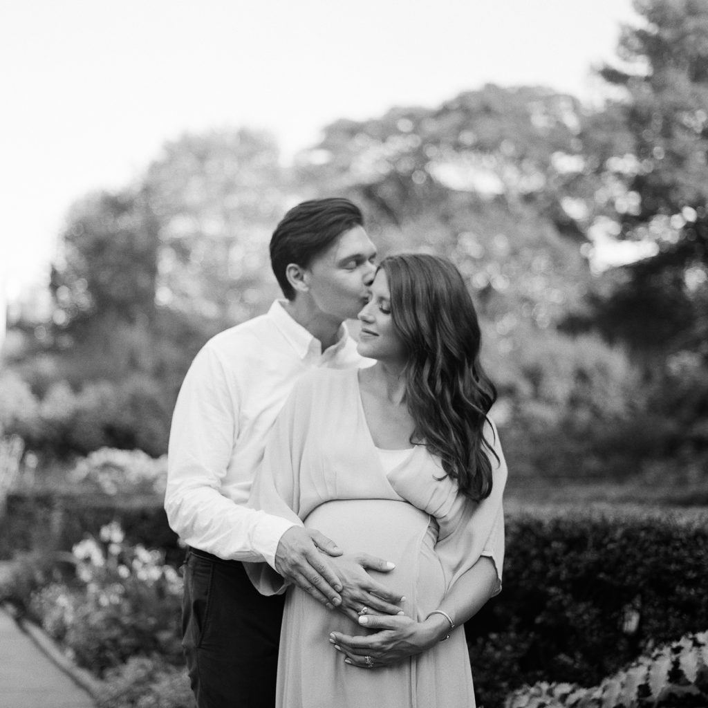 Manhattan NYC black and white maternity photography in the Conservatory Gardens by Tiffany Farley. 